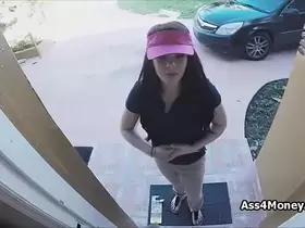 Pizza delivery girl fucks for cash on video