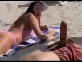 funny video glittered on the beach.