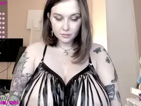 huge tits cam girl