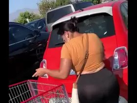 HUGE CANDID ASS IN PARKING LOT